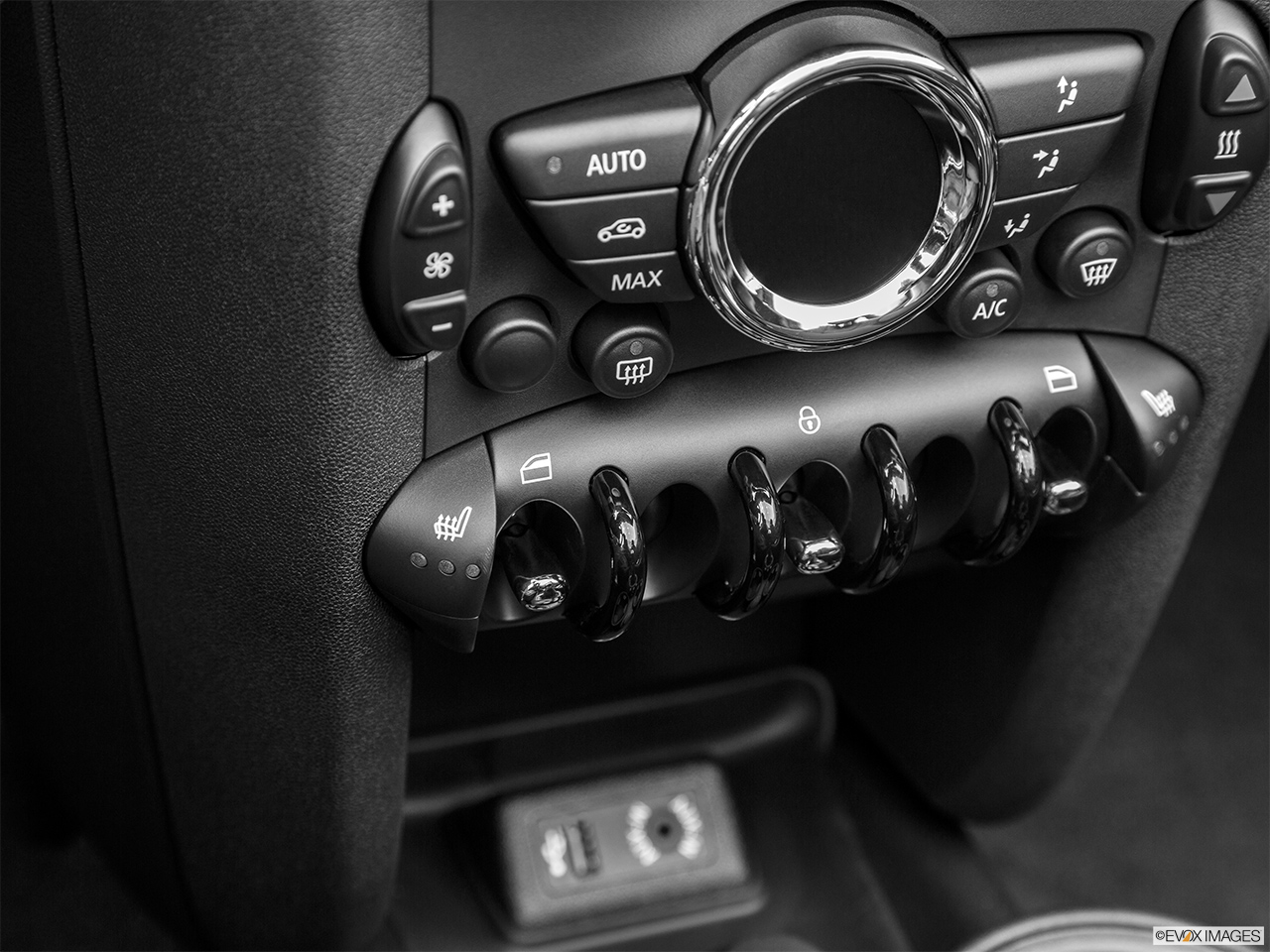2015 Mini Roadster Cooper Driver's side inside window controls. 