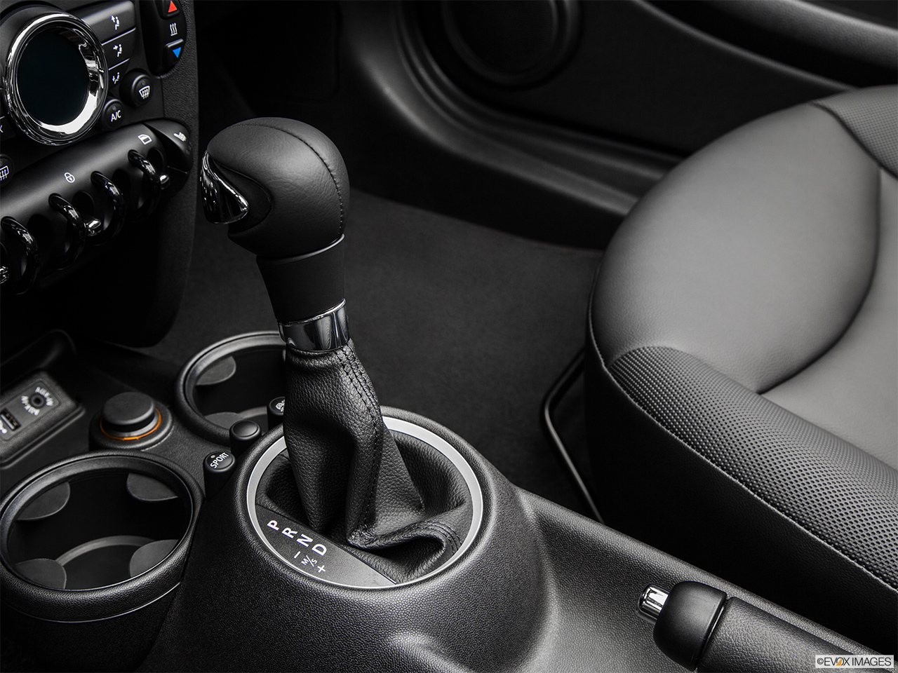 2015 Mini Roadster Cooper Gear shifter/center console. 