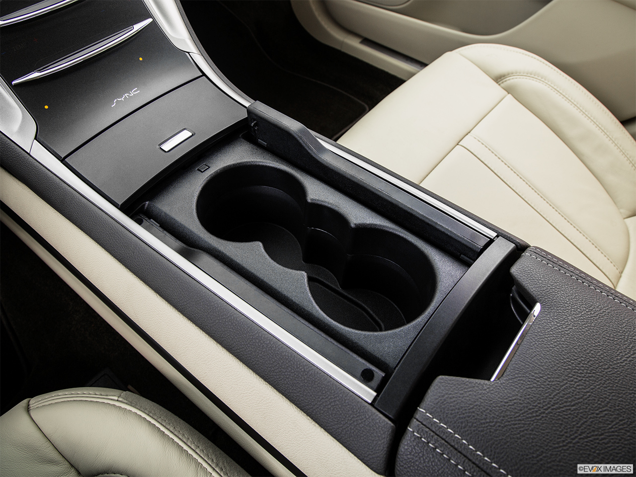 2015 Lincoln MKZ Base Cup holders. 
