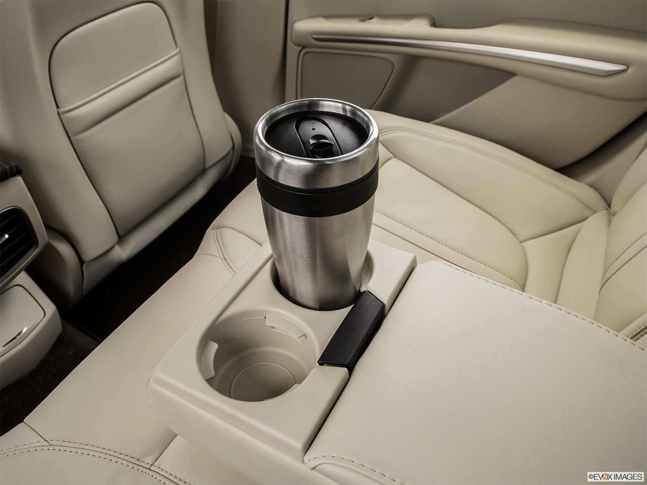 2015 Lincoln MKZ Base Cup holder prop (quaternary). 