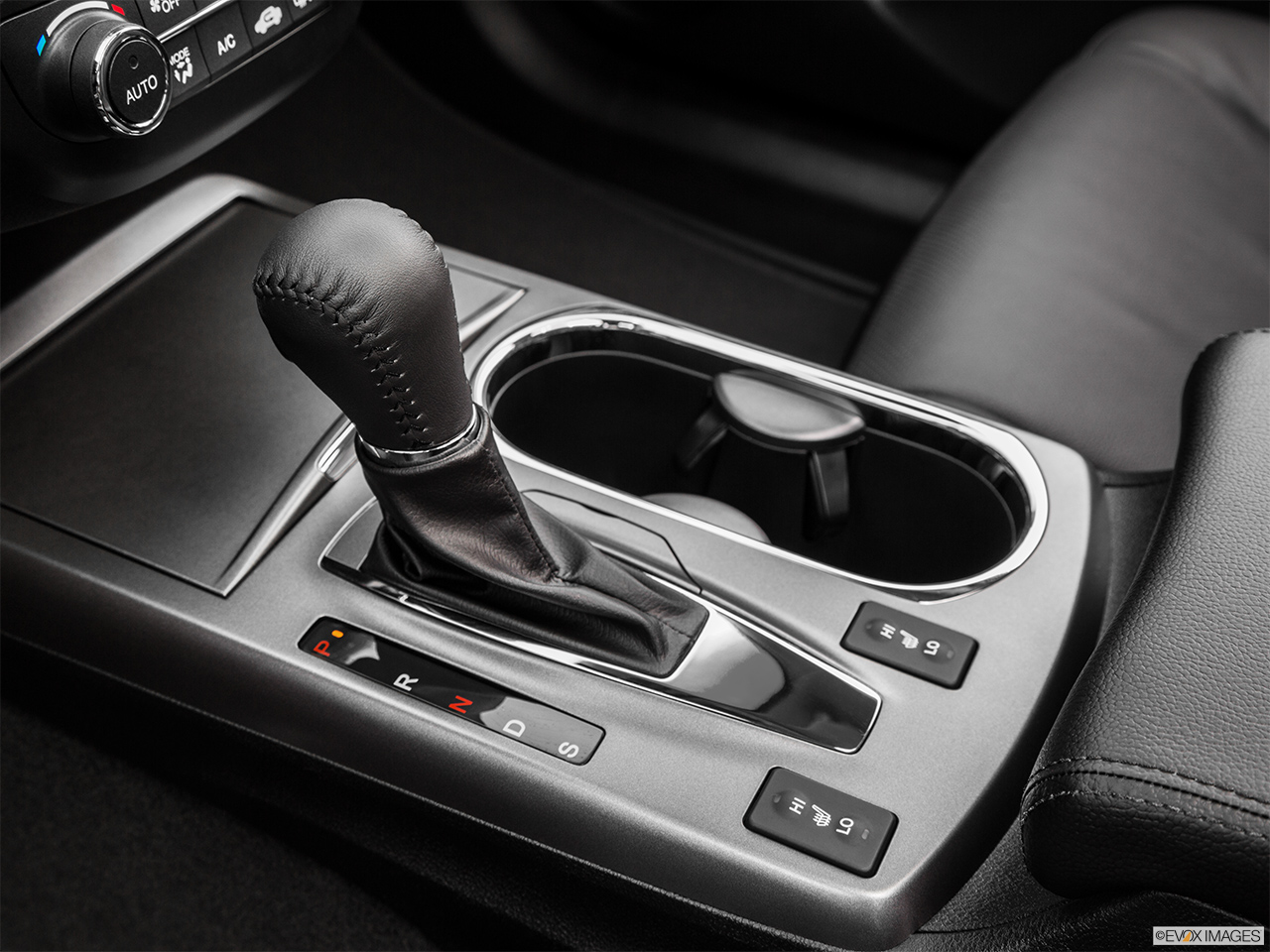2015 Acura RDX AWD Gear shifter/center console. 