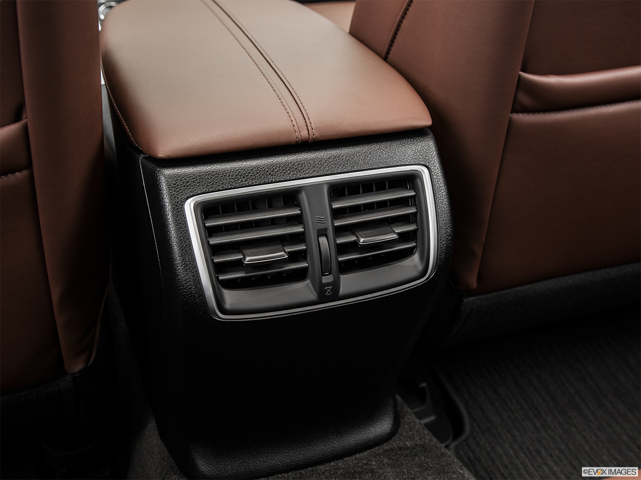 2015 Acura TLX 3.5 V-6 9-AT SH-AWD Rear A/C controls. 