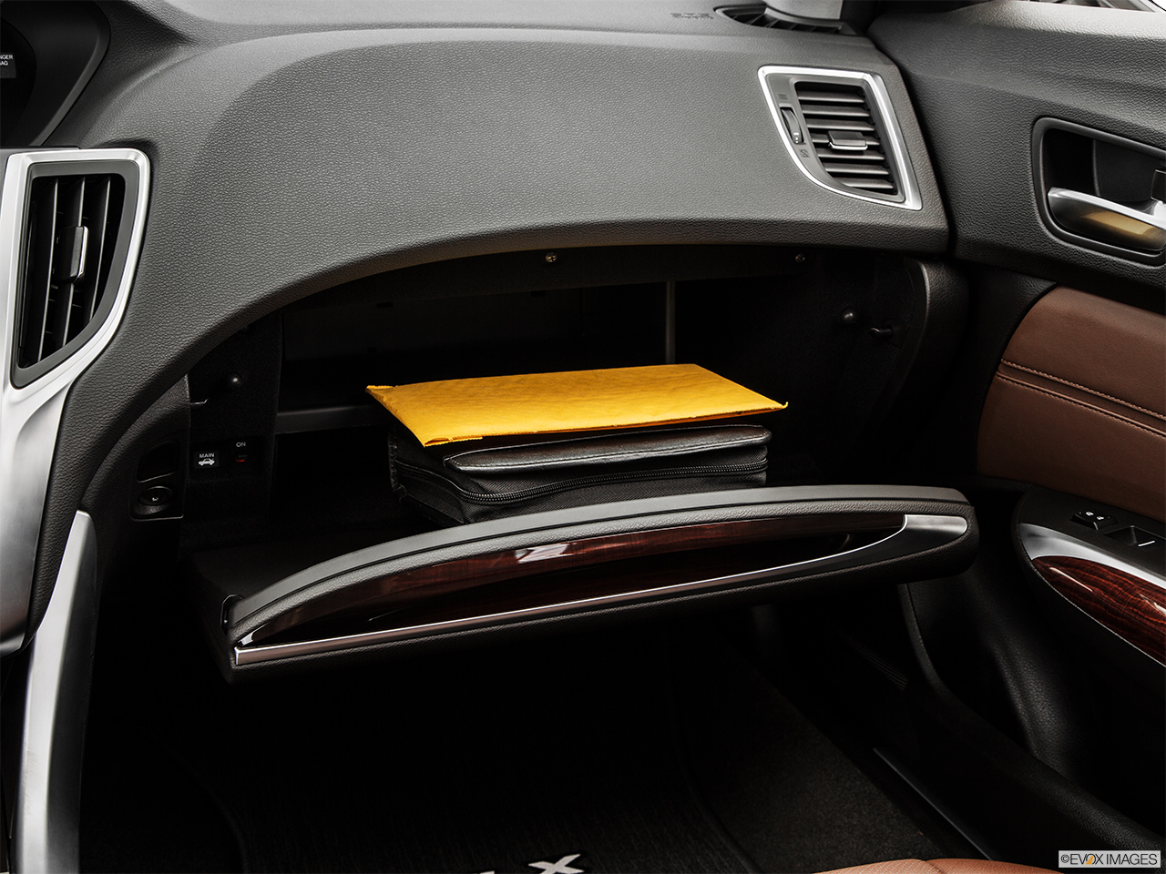 2015 Acura TLX 3.5 V-6 9-AT SH-AWD Glove box open. 