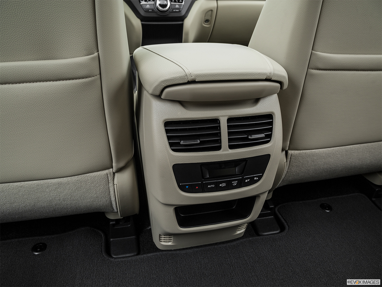 2016 Acura MDX SH-AWD Rear A/C controls. 