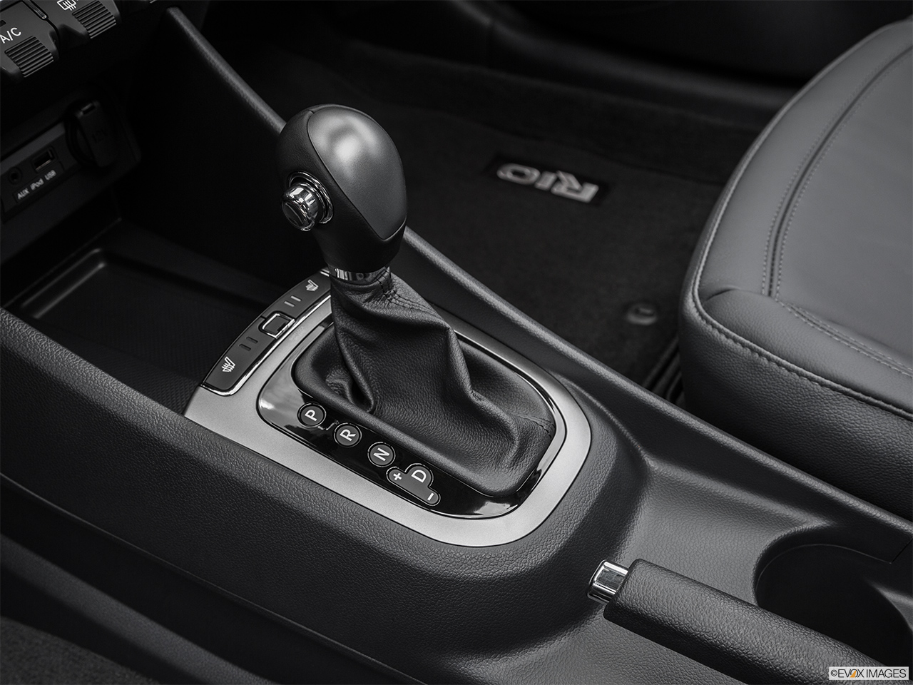 2015 Kia Rio 5-door SX Gear shifter/center console. 