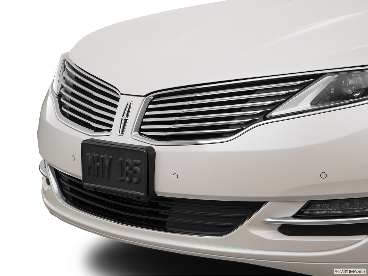 2016 Lincoln MKZ 2.0L EcoBoost FWD Close up of Grill. 