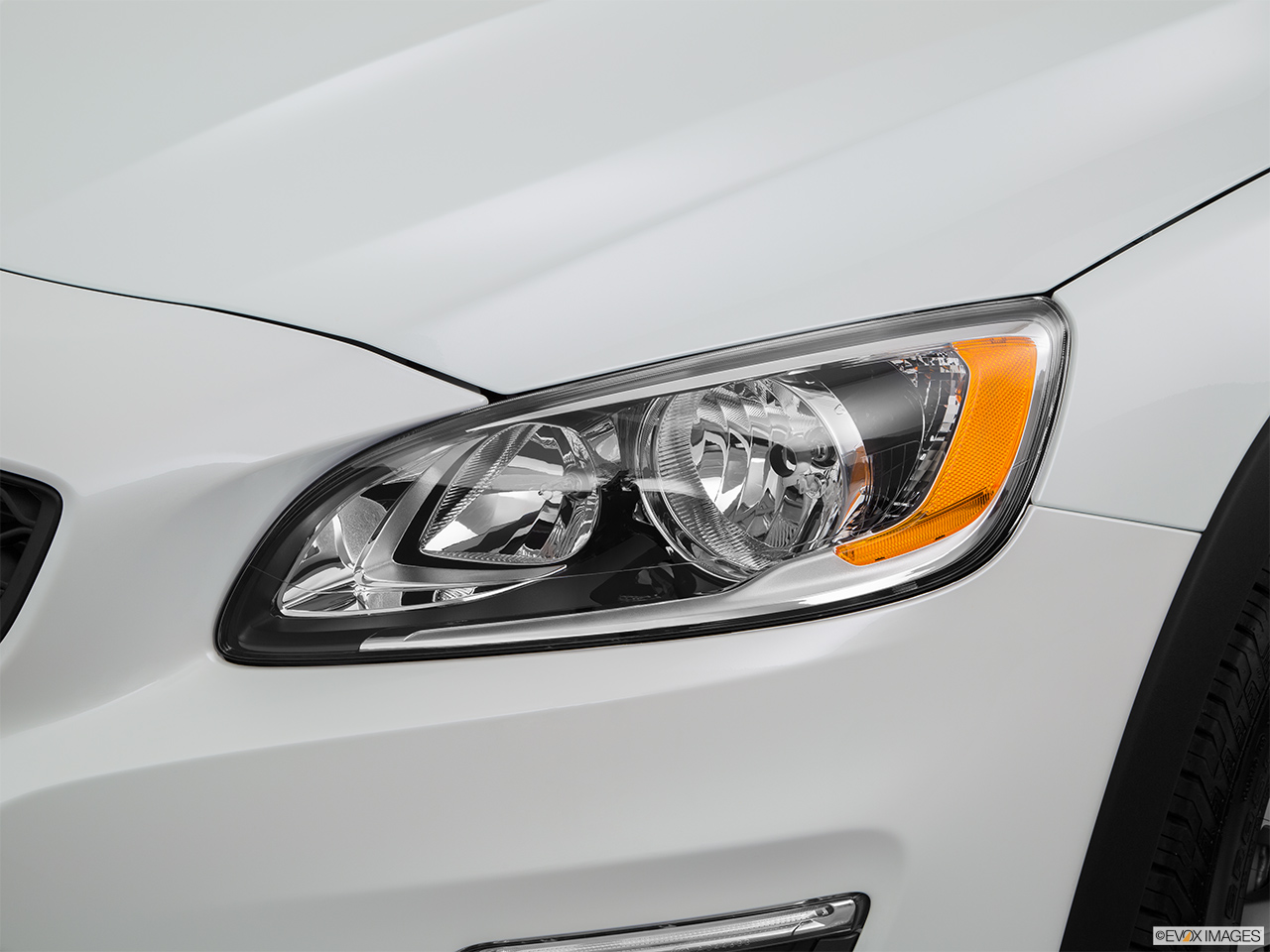 2015 Volvo V60 Cross Country T5 AWD Drivers Side Headlight. 