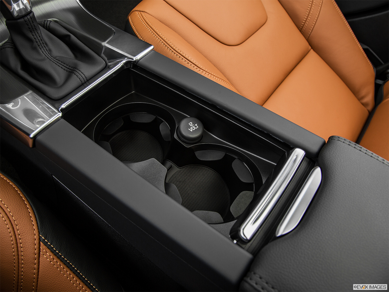 2015 Volvo V60 Cross Country T5 AWD Cup holders. 
