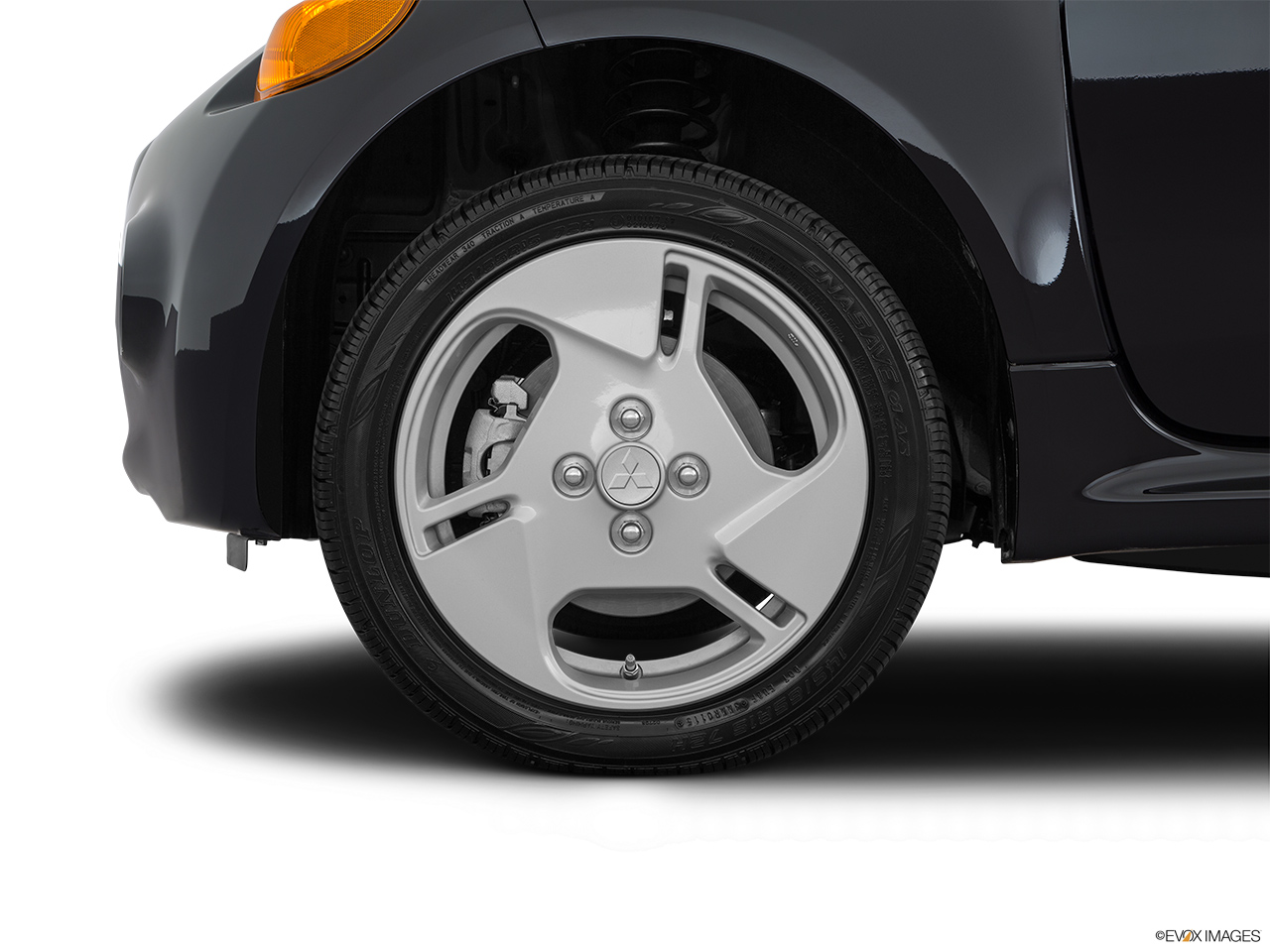 2016 Mitsubishi i-Miev ES Front Drivers side wheel at profile. 
