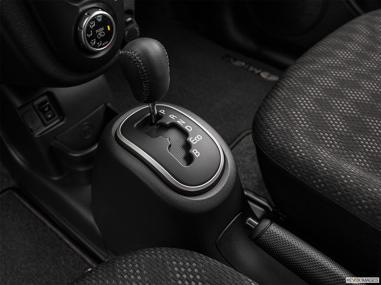 2016 Mitsubishi i-Miev ES Gear shifter/center console. 