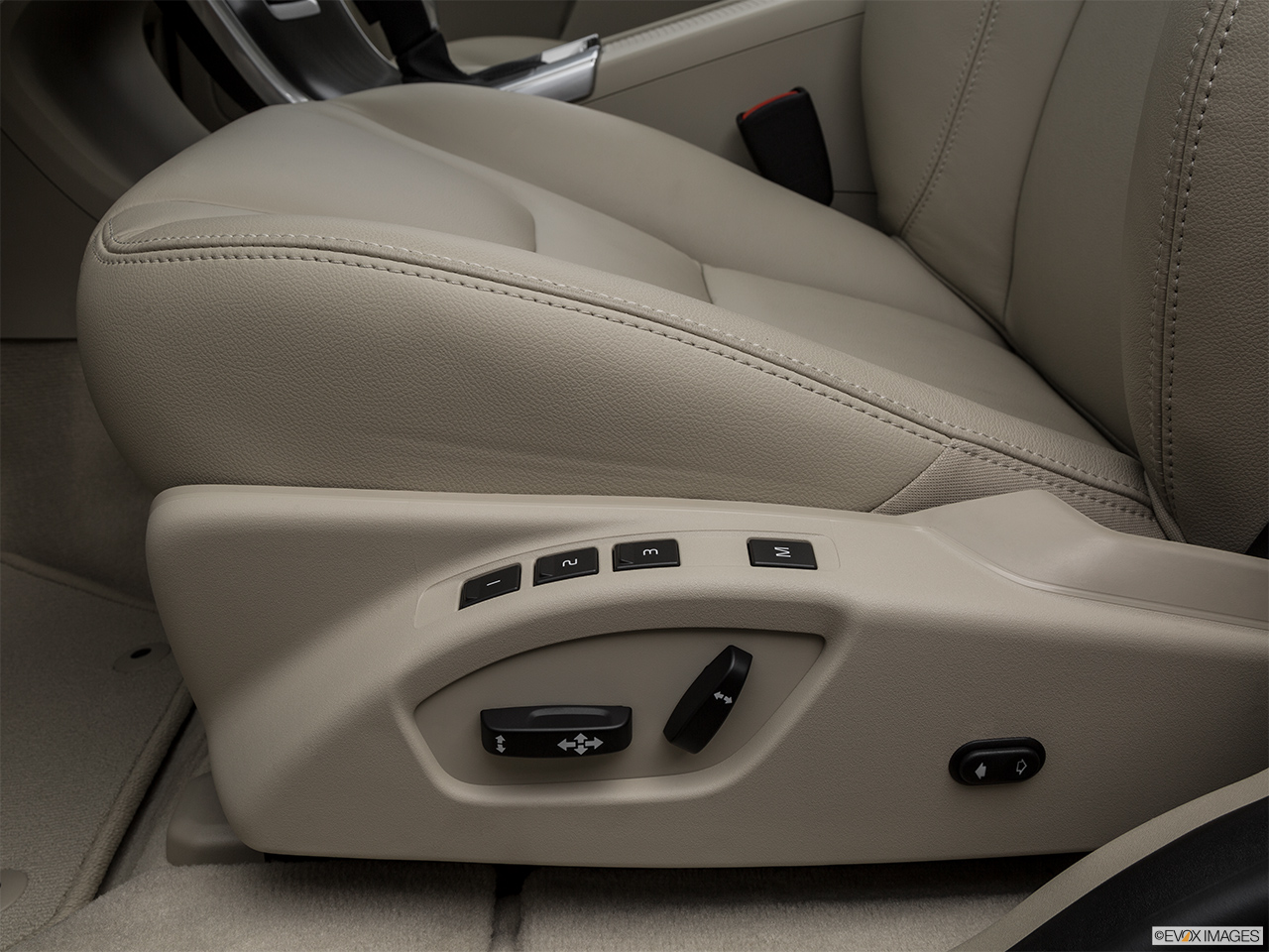 2016 Volvo XC60 T5 Drive-E FWD Premier Seat Adjustment Controllers. 