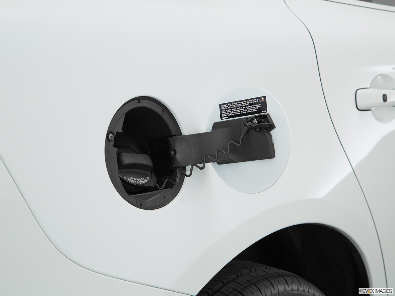 2016 Volvo XC60 T5 Drive-E FWD Premier Gas cap open. 