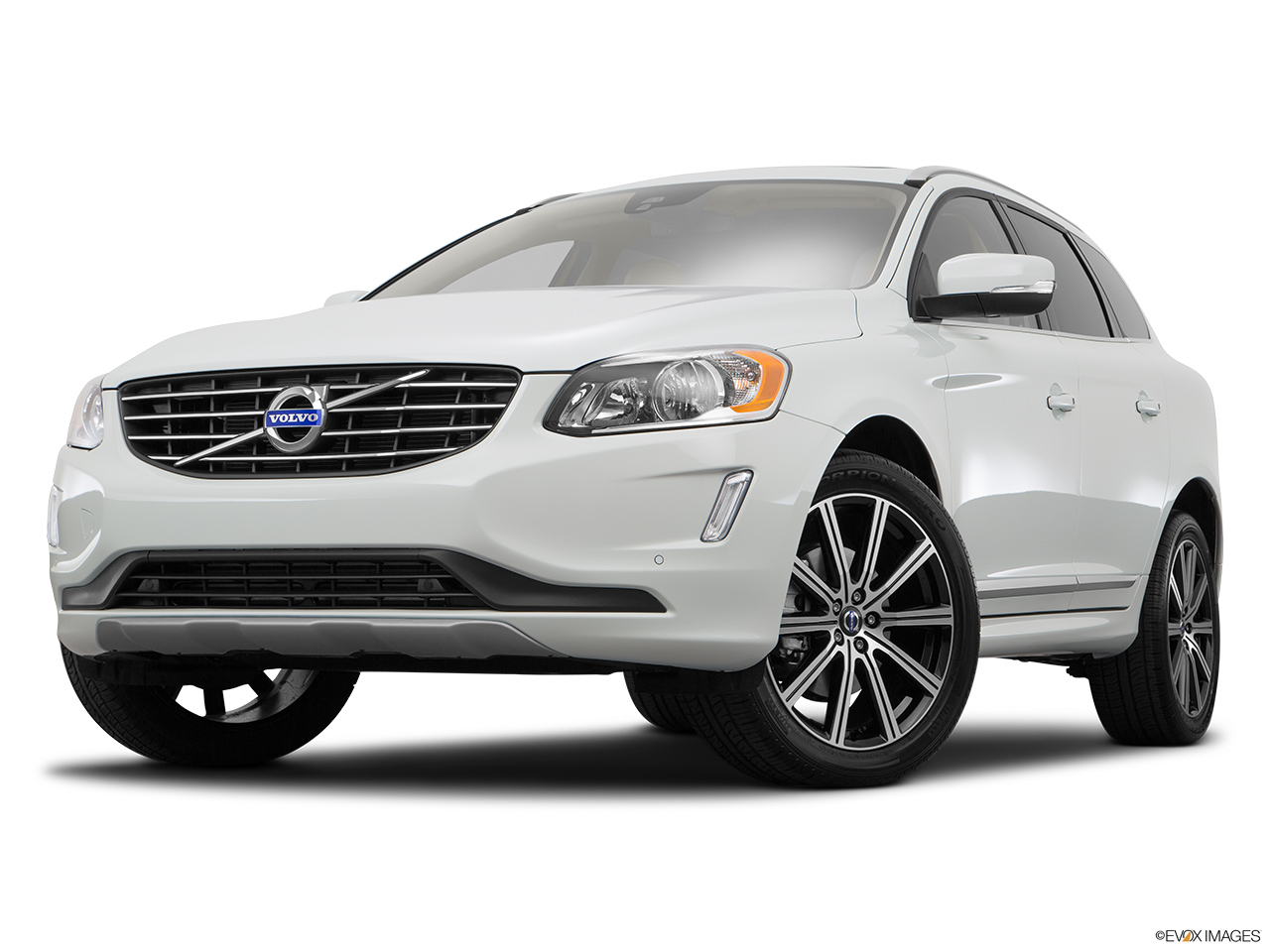 2016 Volvo XC60 T5 Drive-E FWD Premier Front angle view, low wide perspective. 
