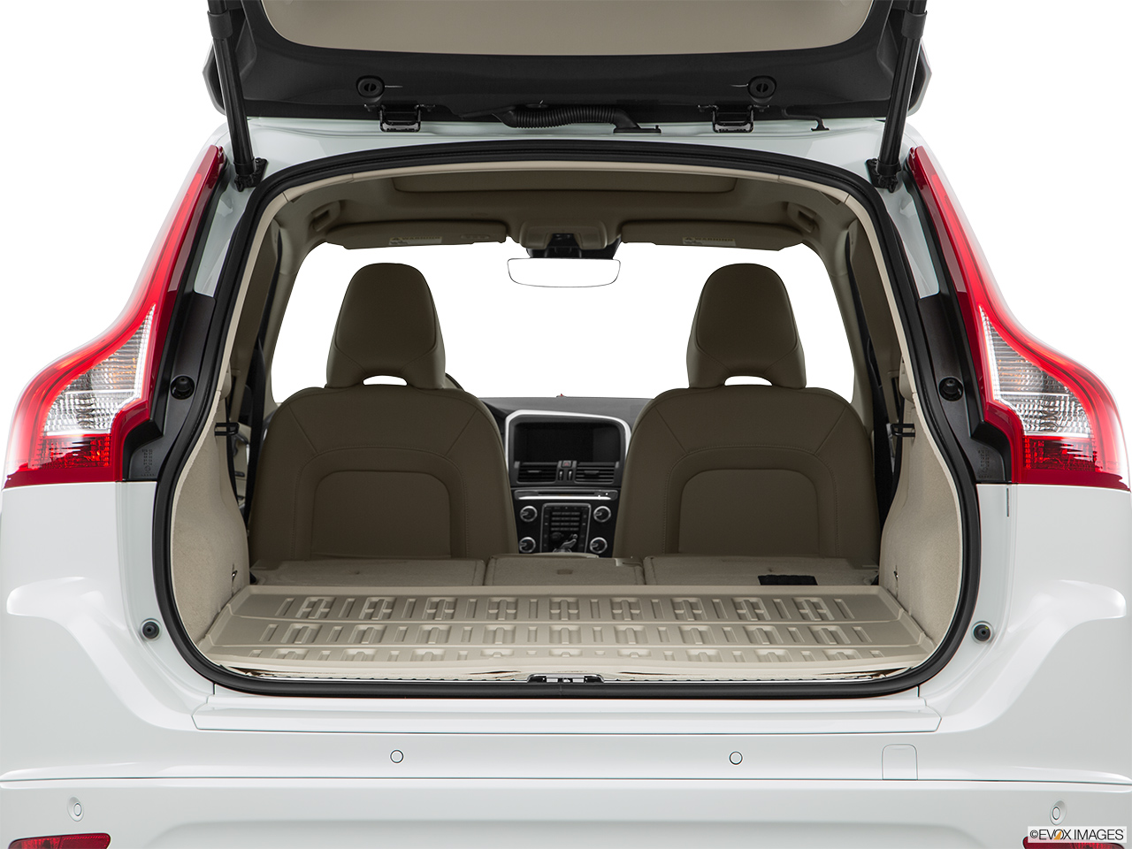 2016 Volvo XC60 T5 Drive-E FWD Premier Hatchback & SUV rear angle. 