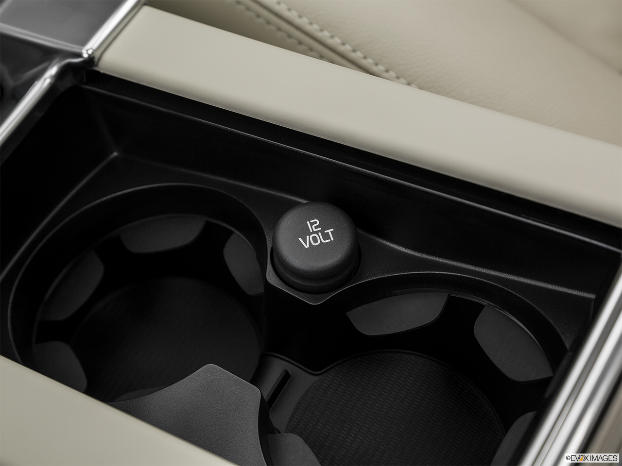 2016 Volvo XC60 T5 Drive-E FWD Premier Main power point. 