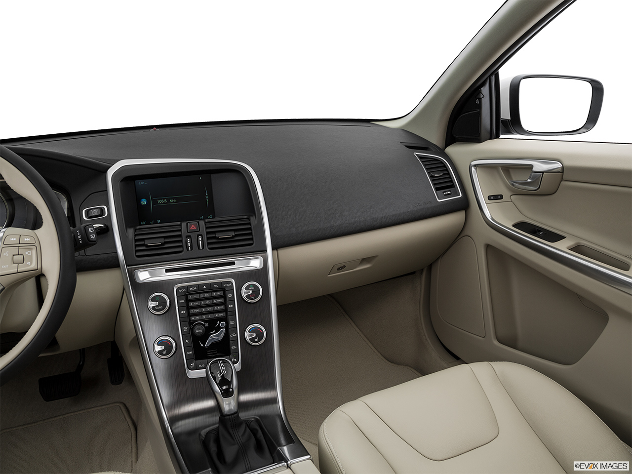 2016 Volvo XC60 T5 Drive-E FWD Premier Center Console/Passenger Side. 