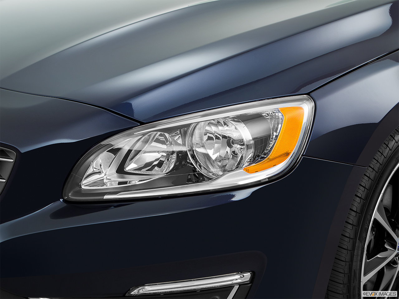 2016 Volvo S60 T5 Drive-E FWD Premier Drivers Side Headlight. 