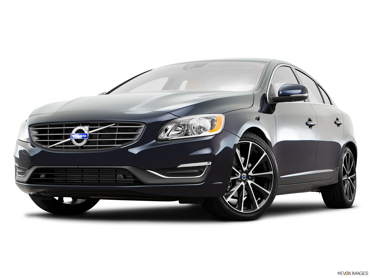 2016 Volvo S60 T5 Drive-E FWD Premier Front angle view, low wide perspective. 