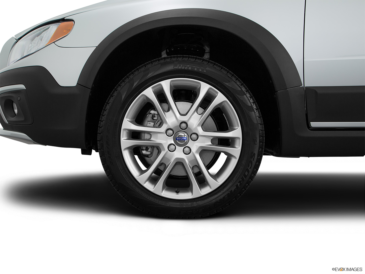 2016 Volvo XC70 T5 AWD Premier Front Drivers side wheel at profile. 