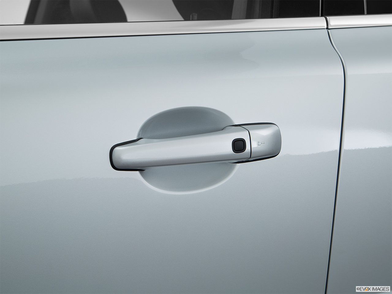 2016 Volvo XC70 T5 AWD Premier Drivers Side Door handle. 