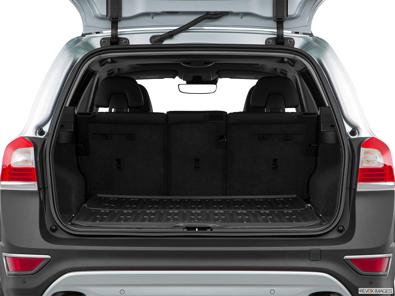 2016 Volvo XC70 T5 AWD Premier Trunk open. 