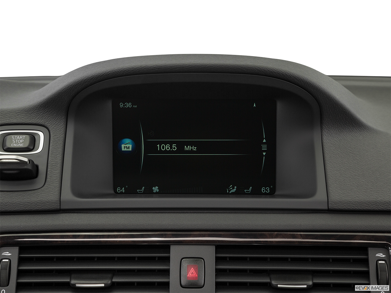 2016 Volvo XC70 T5 AWD Premier Closeup of radio head unit 