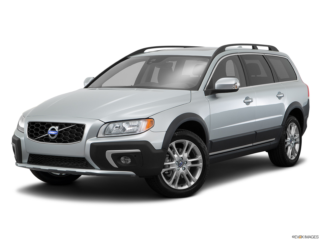 2016 Volvo XC70 T5 AWD Premier Front angle medium view. 