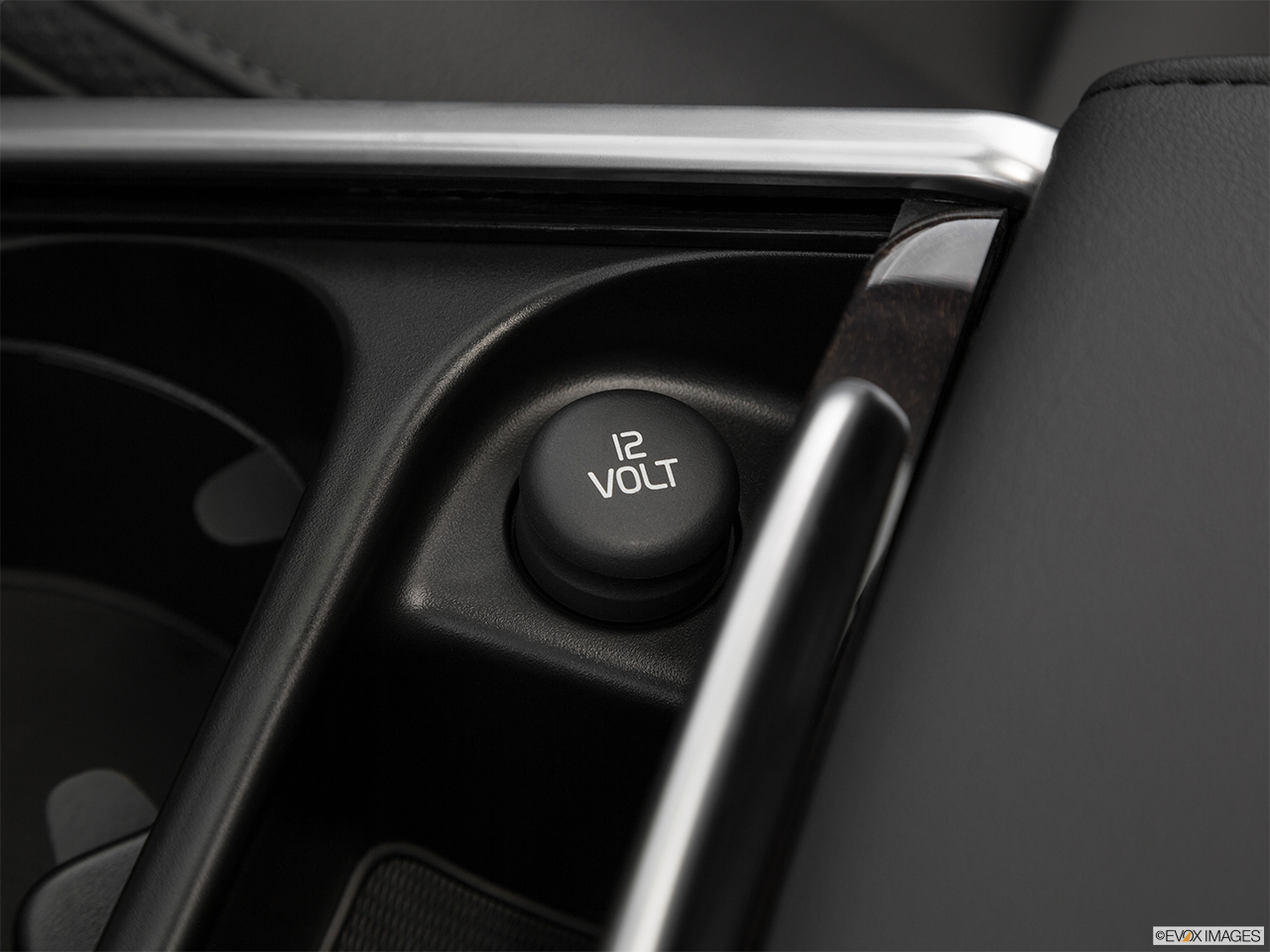 2016 Volvo XC70 T5 AWD Premier Main power point. 