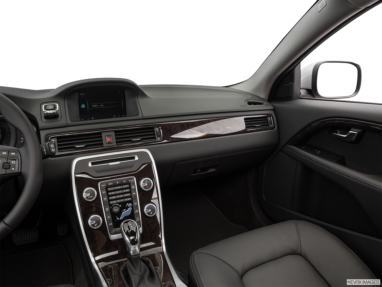 2016 Volvo XC70 T5 AWD Premier Center Console/Passenger Side. 