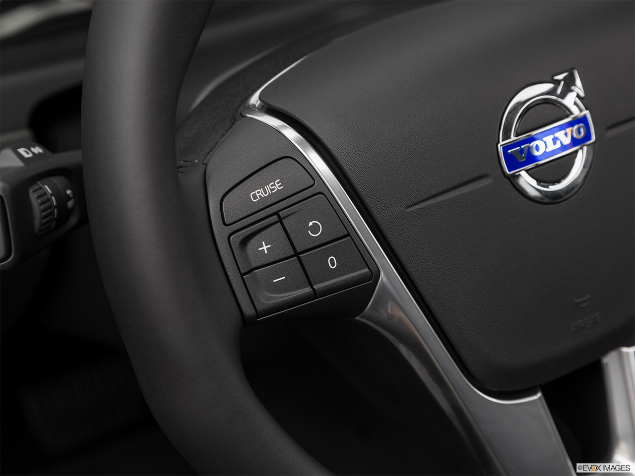 2016 Volvo XC70 T5 AWD Premier Steering Wheel Controls (Left Side) 