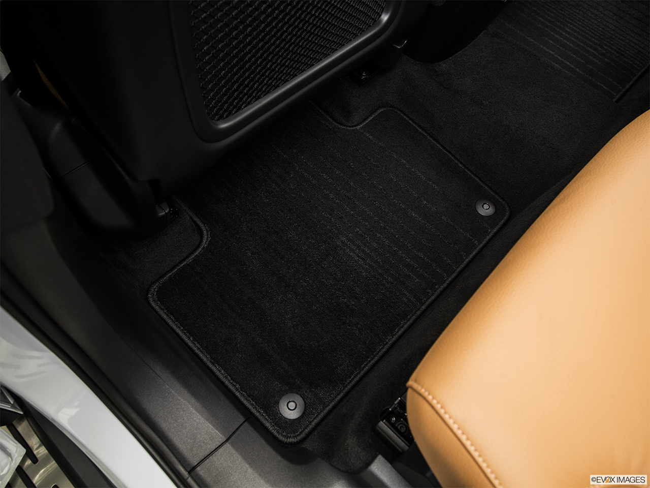 2016 Volvo XC90 T6 AWD Rear driver's side floor mat. Mid-seat level from outside looking in. 