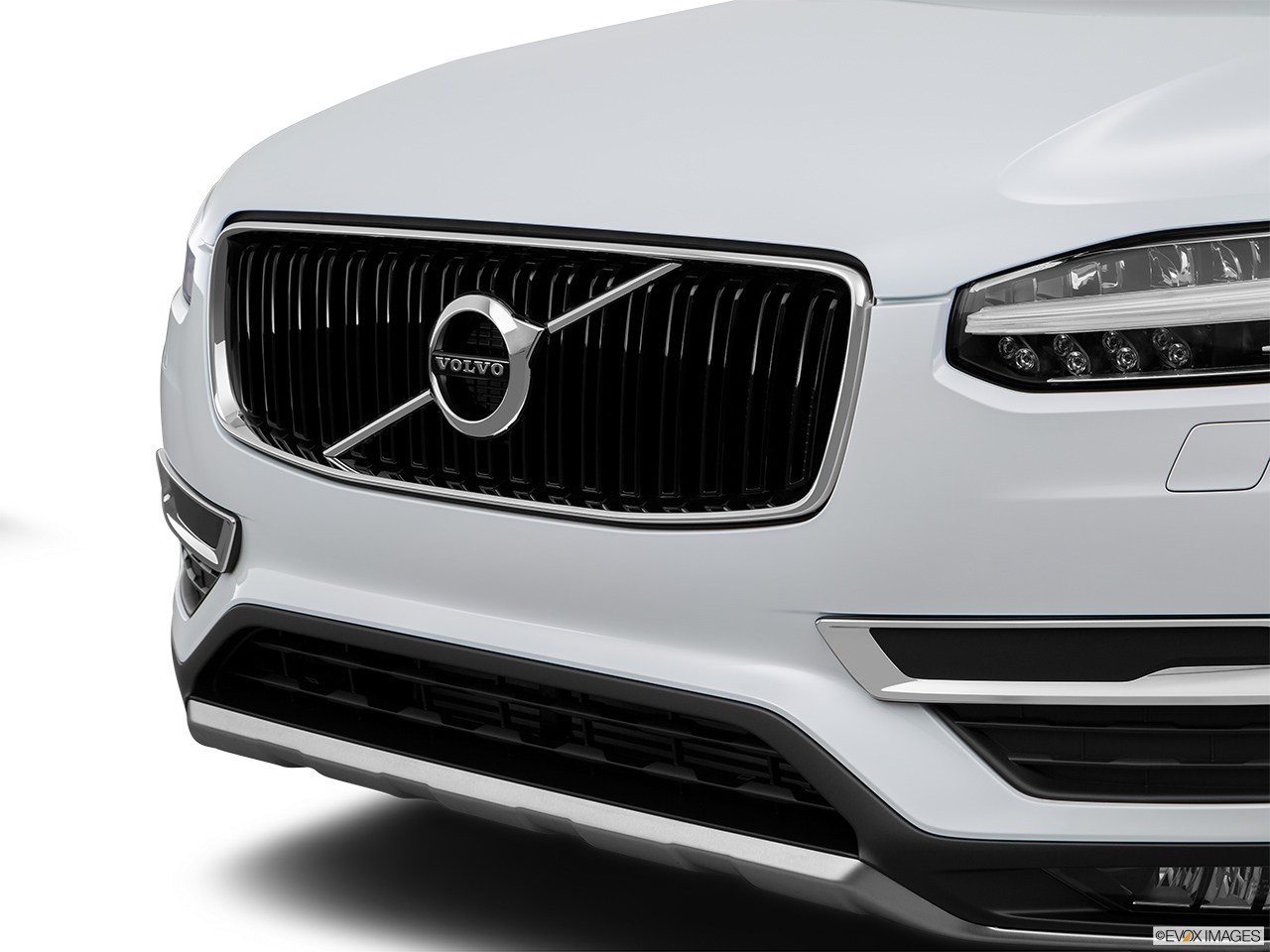 2016 Volvo XC90 T6 AWD Close up of Grill. 