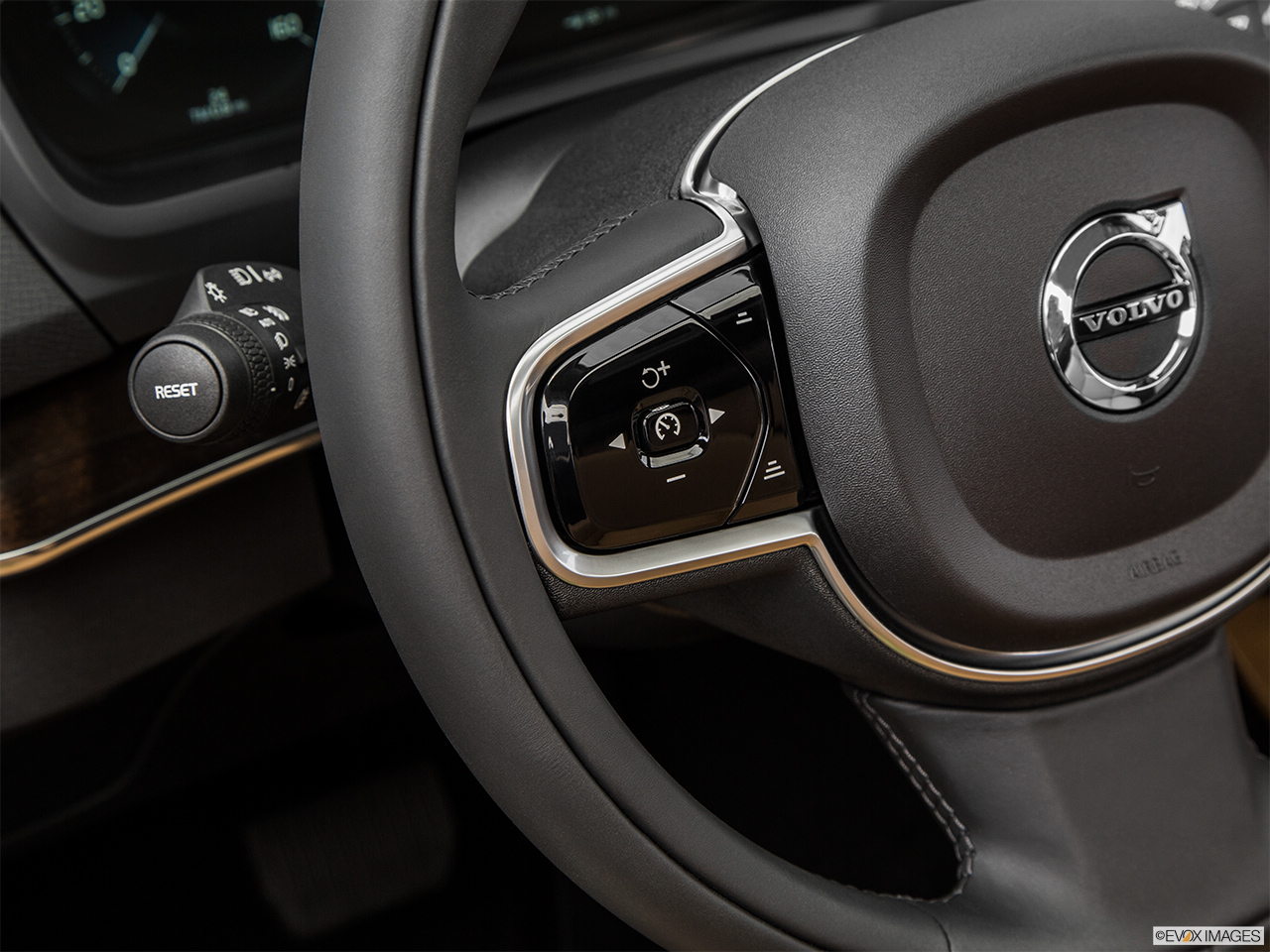 2016 Volvo XC90 T6 AWD Steering Wheel Controls (Left Side) 