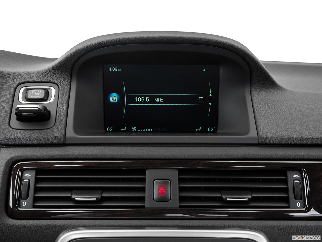 2016 Volvo S80 T5 Drive-E FWD Closeup of radio head unit 