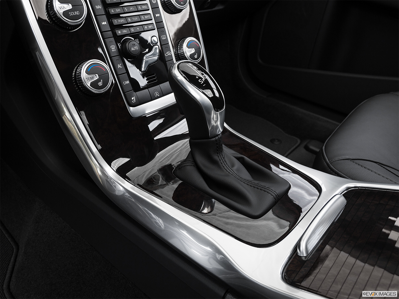 2016 Volvo S80 T5 Drive-E FWD Gear shifter/center console. 