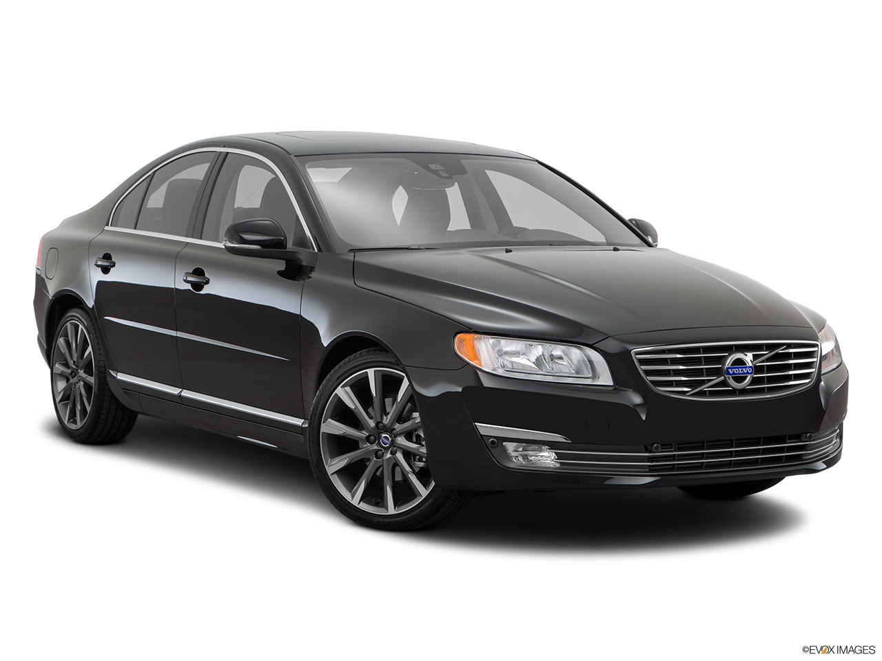 2016 Volvo S80 T5 Drive-E FWD Front passenger 3/4 w/ wheels turned. 