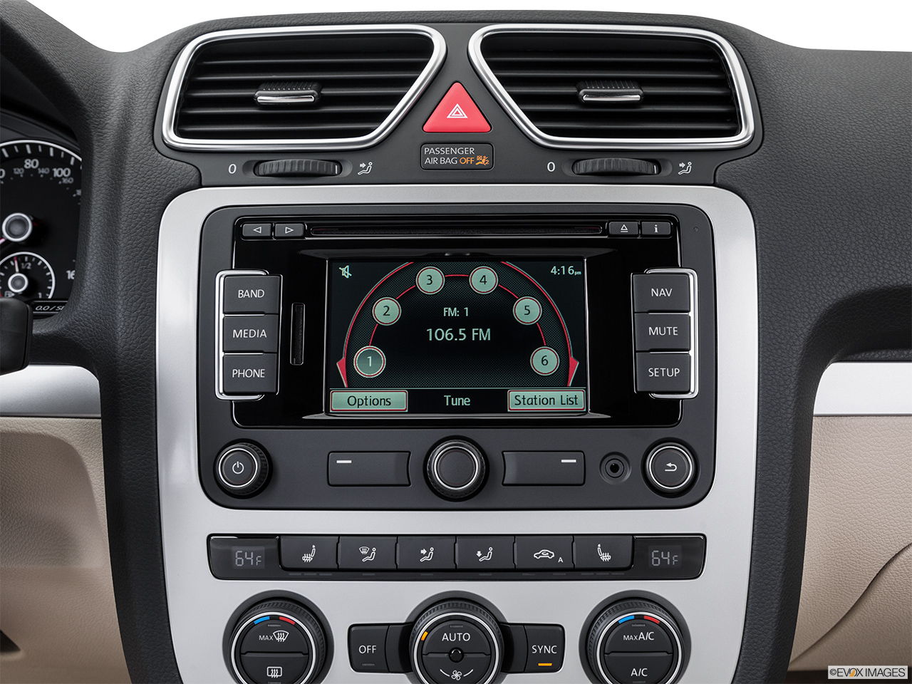 2016 Volkswagen Eos Komfort Edition Closeup of radio head unit 