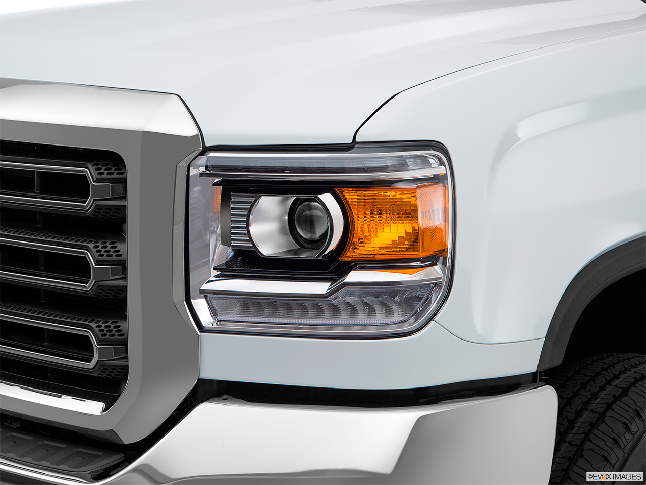 2016 GMC Sierra 2500HD SLE Drivers Side Headlight. 