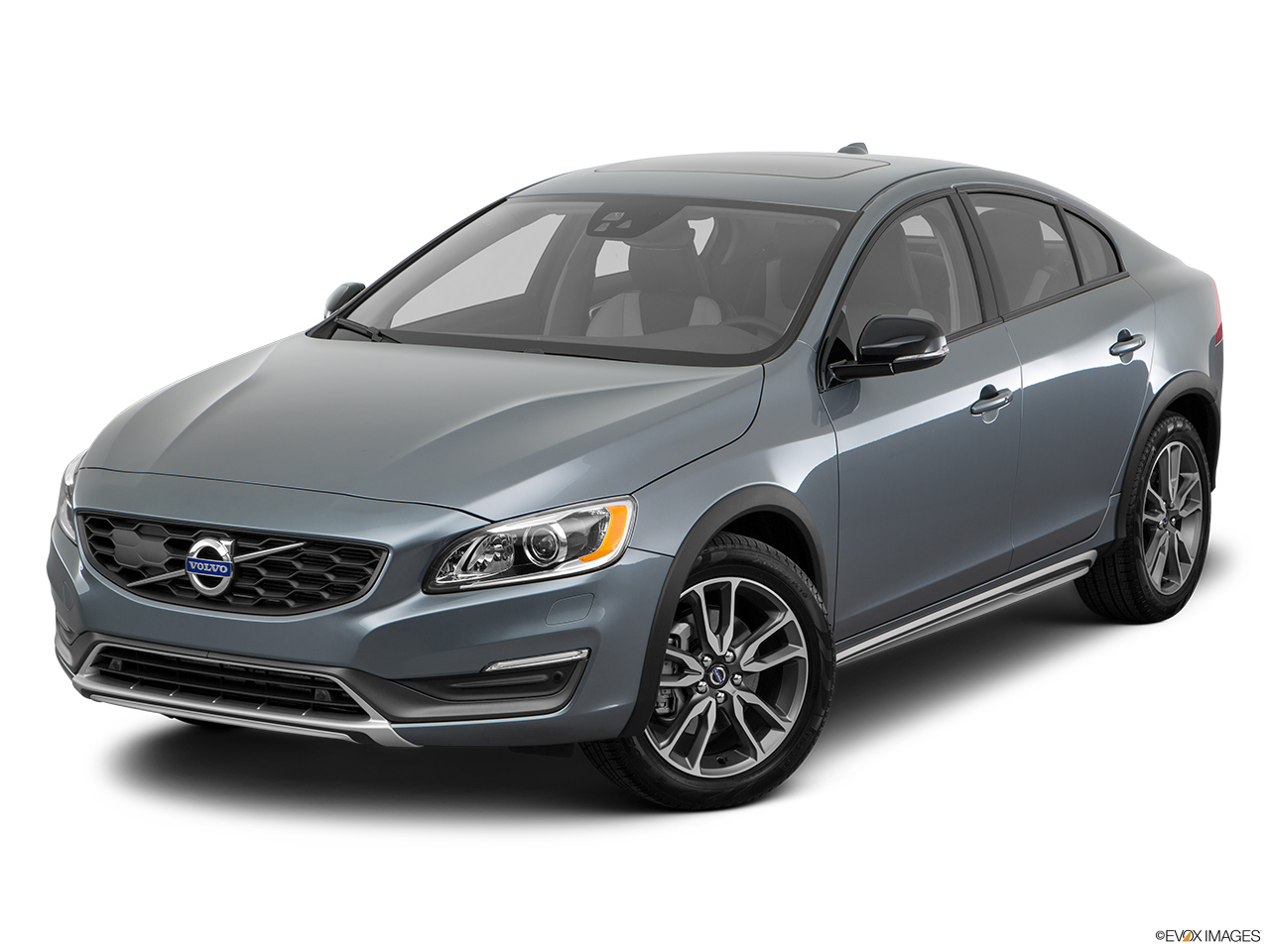 2016 Volvo S60 Cross Country T5 AWD Front angle view. 