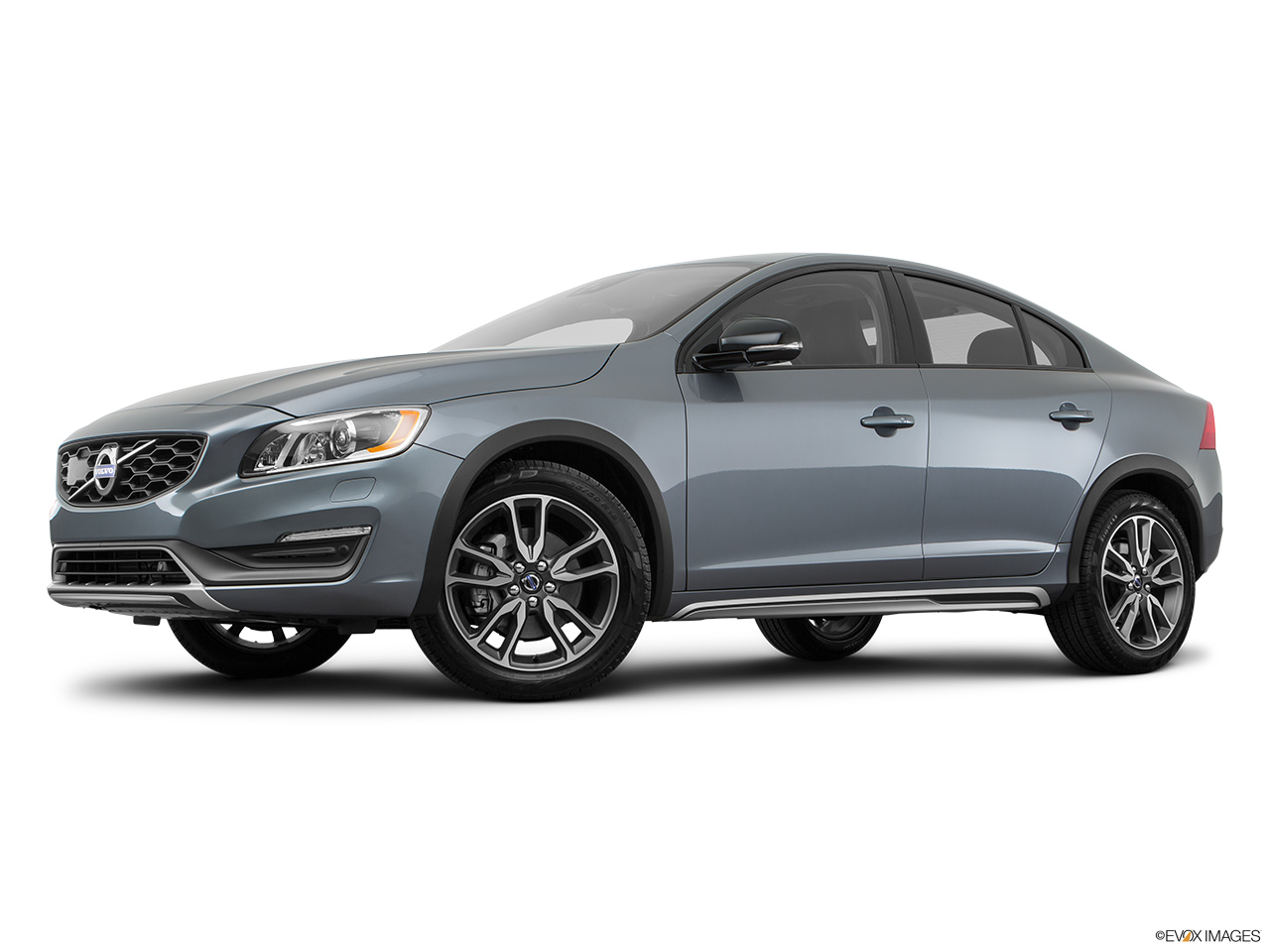 2016 Volvo S60 Cross Country T5 AWD Low/wide front 5/8. 