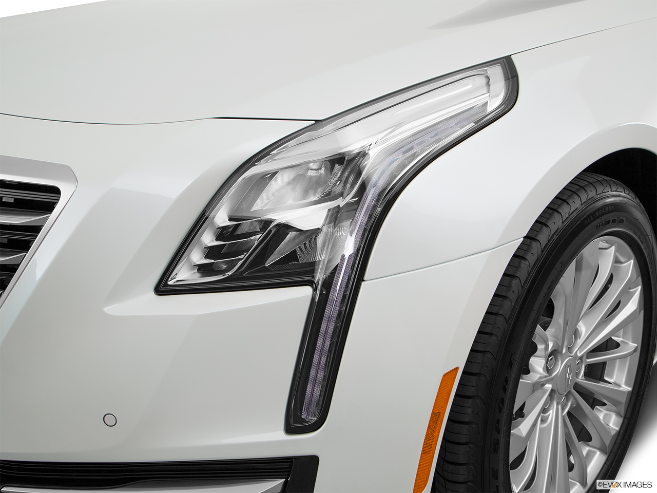 2016 Cadillac CT6 Base Drivers Side Headlight. 