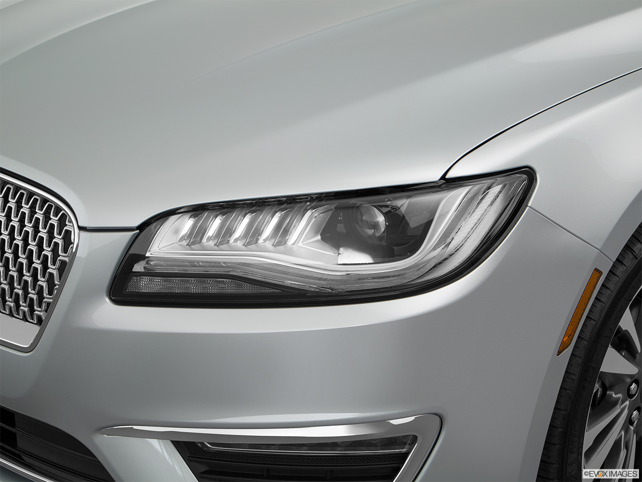 2017 Lincoln MKZ Reserve Drivers Side Headlight. 