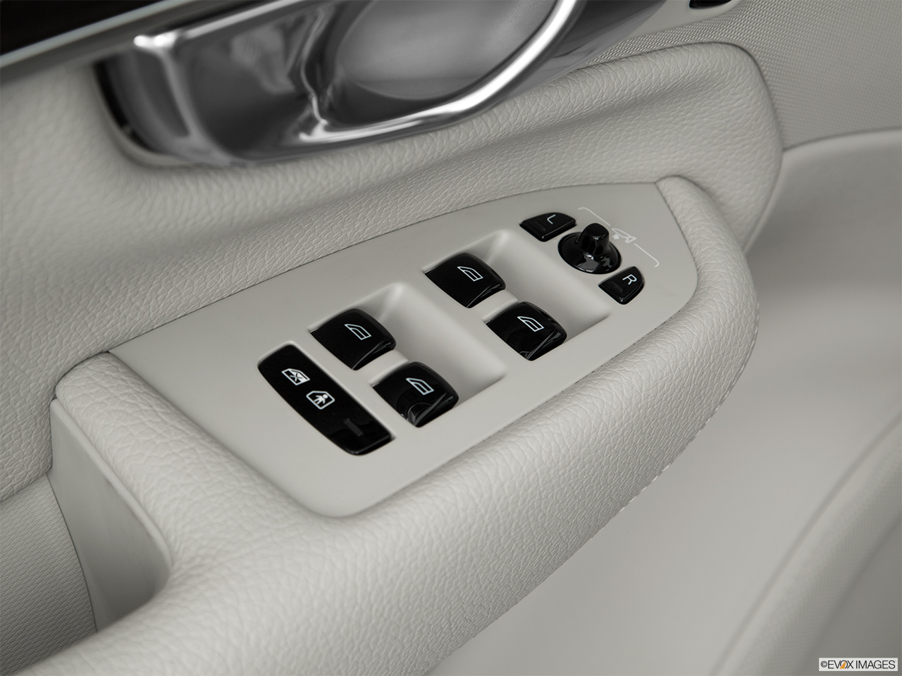 2016 Volvo XC90 Hybrid T8 Momentum Driver's side inside window controls. 