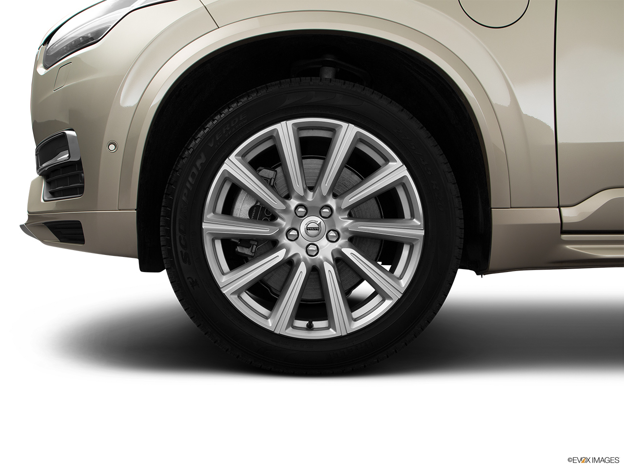 2016 Volvo XC90 Hybrid T8 Momentum Front Drivers side wheel at profile. 