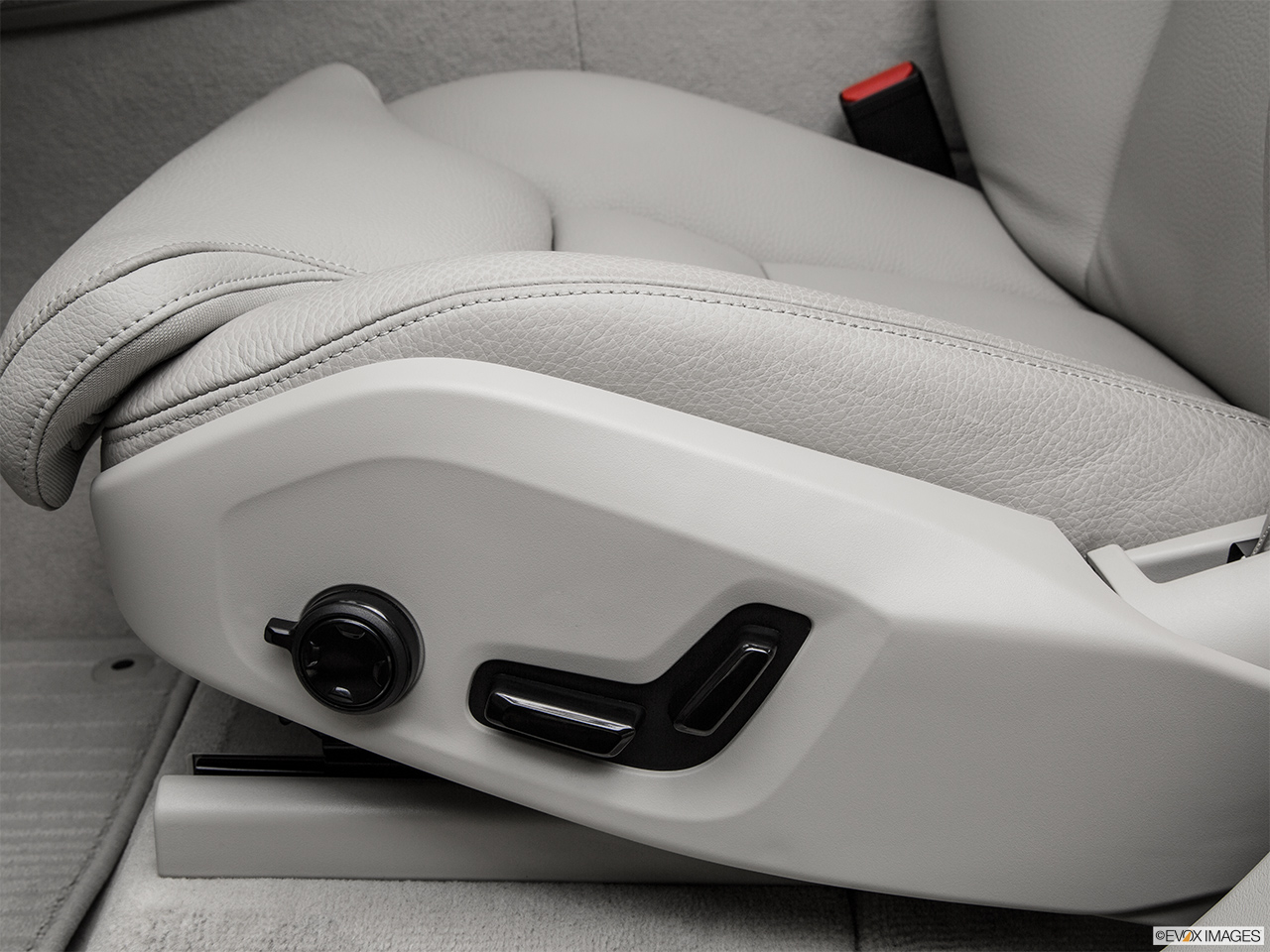 2016 Volvo XC90 Hybrid T8 Momentum Seat Adjustment Controllers. 