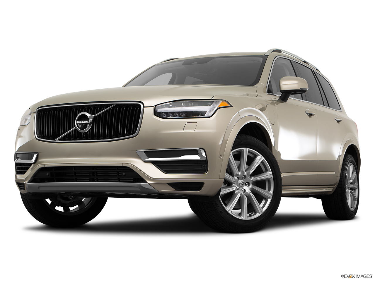 2016 Volvo XC90 Hybrid T8 Momentum Front angle view, low wide perspective. 