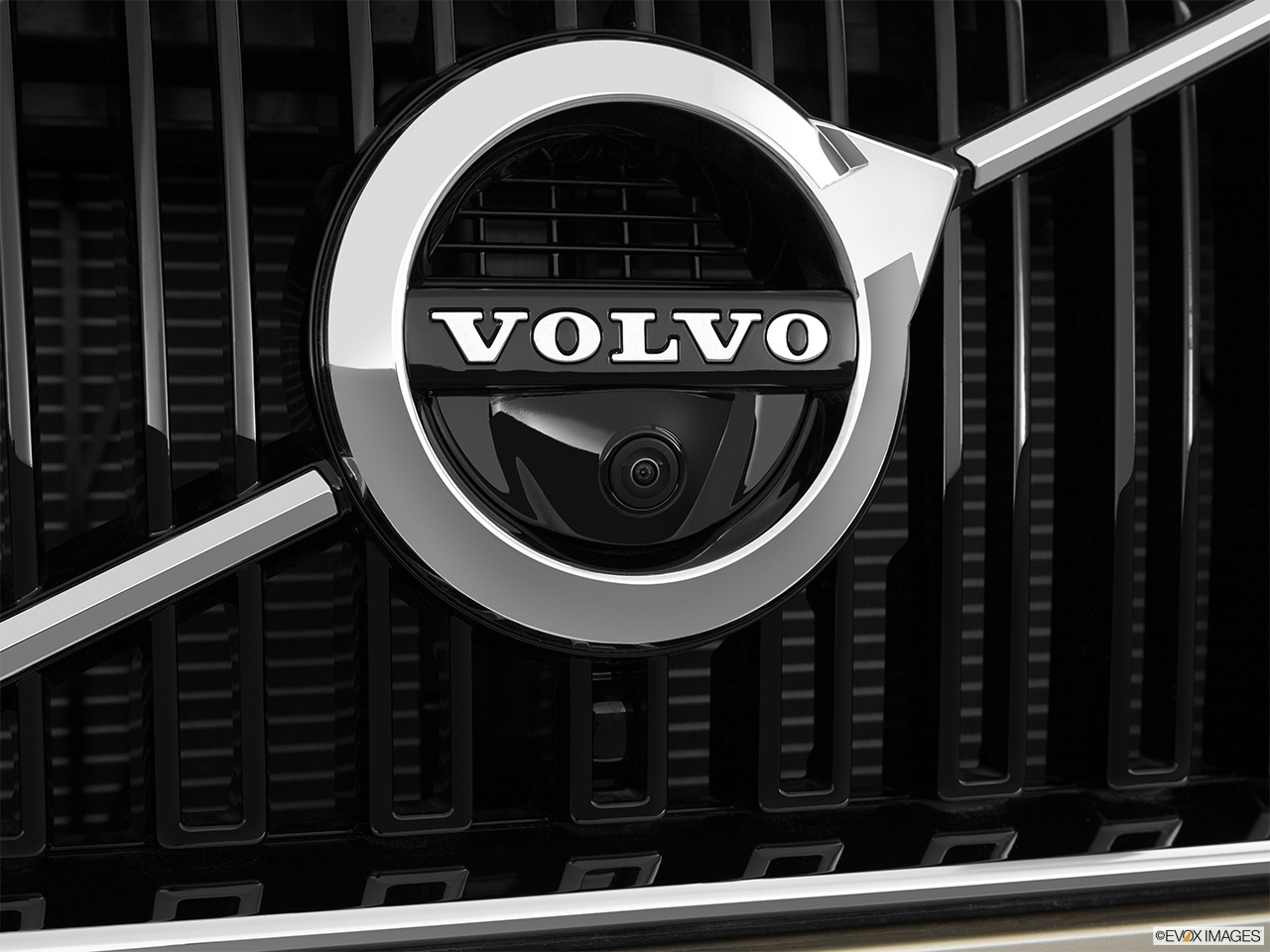 2016 Volvo XC90 Hybrid T8 Momentum Exterior Bonus Shots (no set spec) 