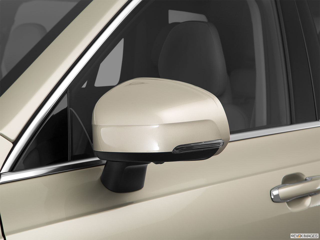 2016 Volvo XC90 Hybrid T8 Momentum Driver's side mirror, 3_4 rear 