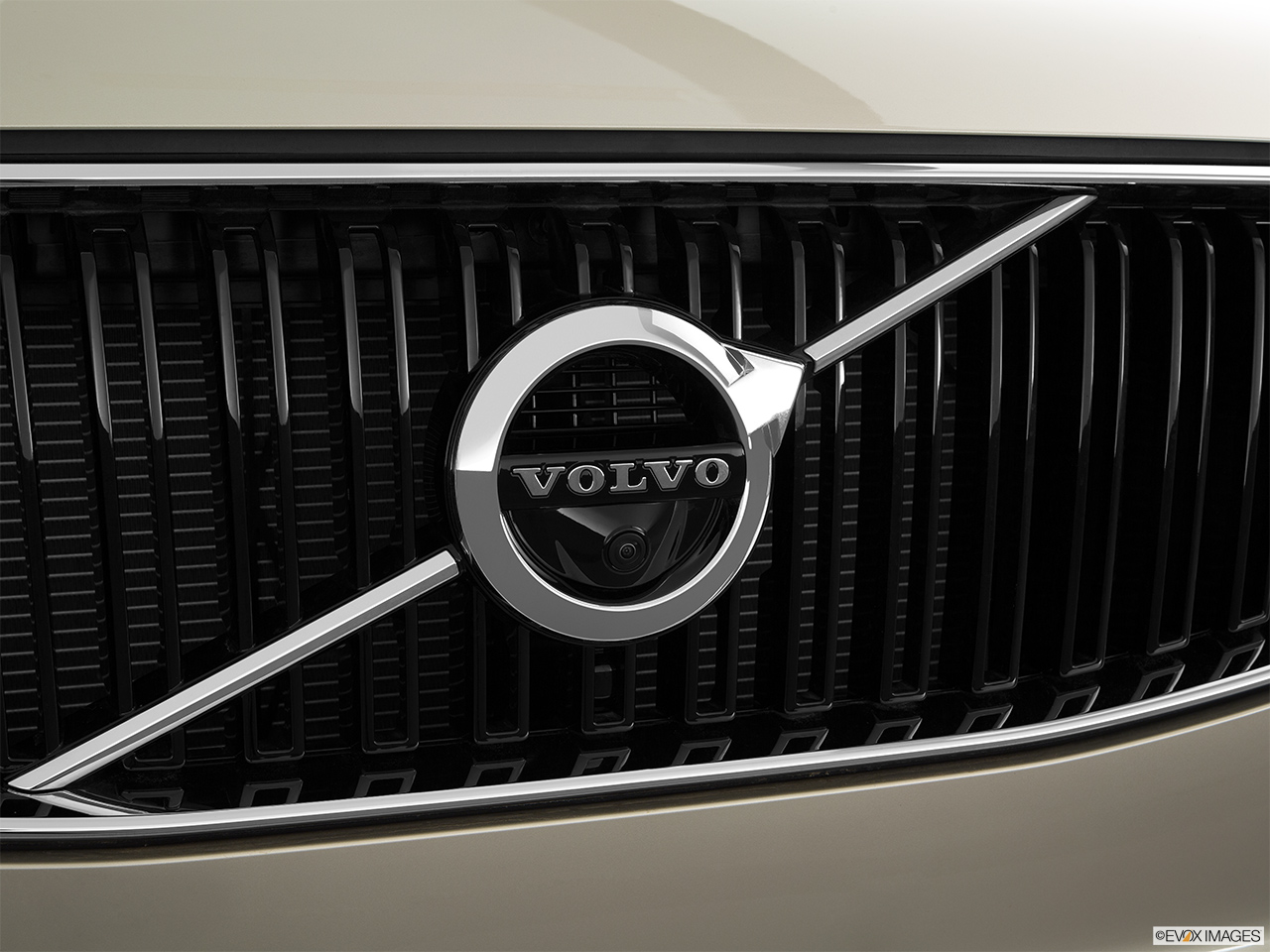 2016 Volvo XC90 Hybrid T8 Momentum Rear manufacture badge/emblem 