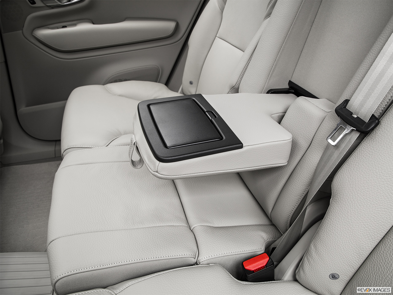 2016 Volvo XC90 Hybrid T8 Momentum Rear center console with closed lid from driver's side looking down. 